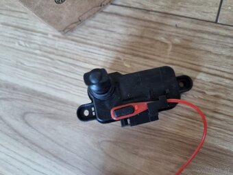 Zamok nadrze (Motorček) nádrže Audi/Volkswagen - 14