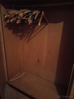 SKŘÍŇ policová - pěkný stav// SKŘÍŇ TON - ŠATNÍ + ÚZKÁ SKŘÍŇ - 14