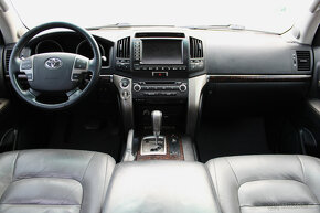 Toyota Land Cruiser 200 4.5 D4-D Luxury / 210 kW / Tažné - 14