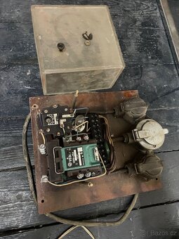 Levně prodám starší elektromateriál - 14