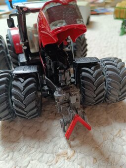 Modely traktorů Siku + příslušenství - 14