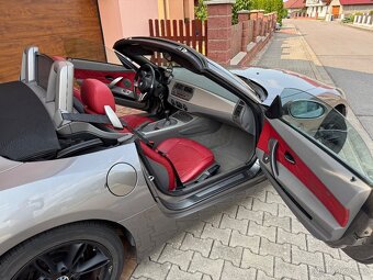 BMW Z4 2.2i (125kw) manuál, dovoz DE, červená kůže - 14