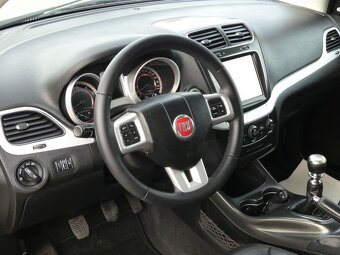 Fiat Freemont 2.0 MJT, alu 19, kůže - 14