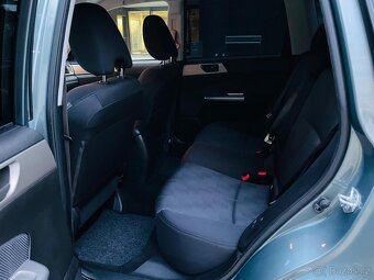 SUBARU FORESTER 2.0i 4x4 AUT TAŽNÉ SERVISKA - 14