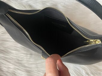 Moschino Black Logo kabelka - 14