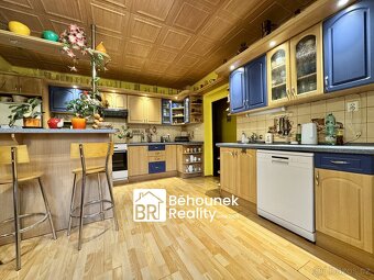 Dvougenerační dům 340 m², s částečnou půdní vestavbou a dalš - 14