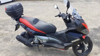 Aprilia SR Max 125 - 14