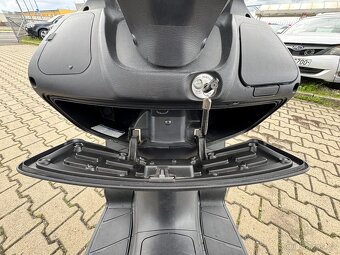 Suzuki Burgman 200G 13,5 KW MALÉ KM - 14