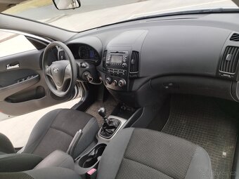 HYUNDAI i30, 1.4i, 2009,2.majitel,koupeno v ČR - 14