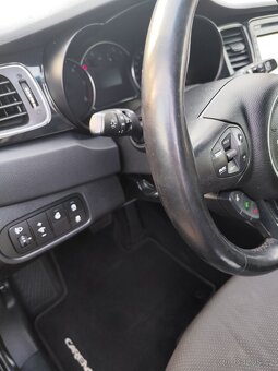 KIA CARENS 1.7 CRDI  140 koní rok 2016  7míst udržované - 14