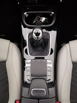 MB A180, 07/2019, 1,3 benzín 100 kW, 2. majitel - 14