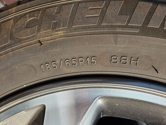 HYUNDAI i20 orig alu sada 185/65/15 TPMS Michelin - 14