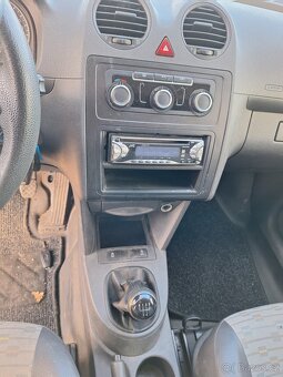 VW Caddy 1.6Tdi rv.2012 zahrádka klima tažné DPH - 14