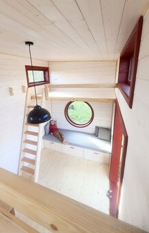 Luxusní tiny house z přírod. materiálů, design mobilní dům - 14