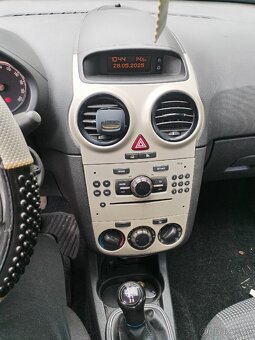 Opel Corsa D 1.0 2009 - 14
