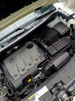 VW Touran 1.6Tdi 66kw 10/2013, servis Porsche - 14