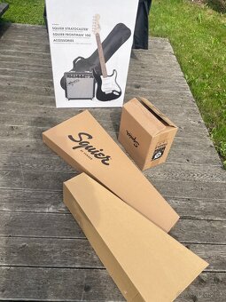 Fender Squier Stratocaster Pack LRL BK - 14
