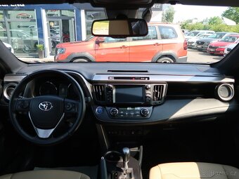 Toyota RAV4 2.5HSD,114kW,Selection,ČR,DPH - 14