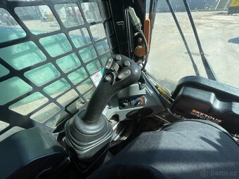 Smykový nakladač Bobcat S530 - 14