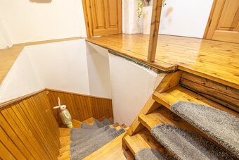 Stylové bydlení ve zrekonstruované roubence v Petrovicích  - 14