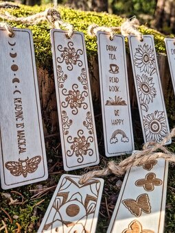 Dřevěná záložka do knihy s originálním designem V6 - 14