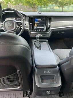 Prodám Volvo V90 D4 AWD - 140 Kw - 14