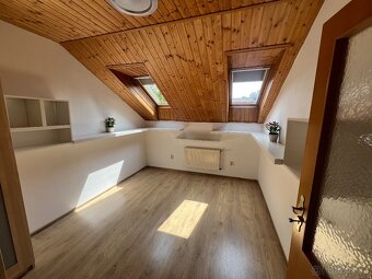 Dům 6+1 se zahradou v Újezdě na Lesy - 14