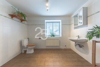 Prodej samostatné 1/3 rodinného domu se zahradou ve Zvířetic - 14