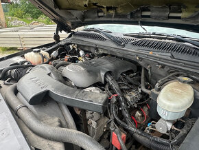Chevrolet Suburban 5,3i V8 4x4 r.v. 2003 i na splátky všem - 14