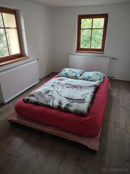 DŘEVĚNÁ POSTEL Z OPRACOVANÝCH PALET 140x200 - 14
