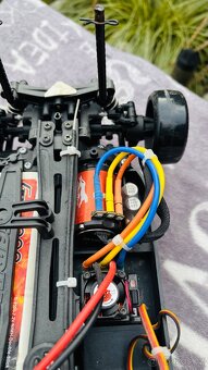 Prodám RC auta + spoustu náhradních dílů a doplňků - 14