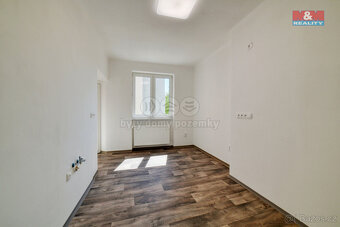 Prodej bytu 4+1, 121 m², Cheb, ul. Májová - 14