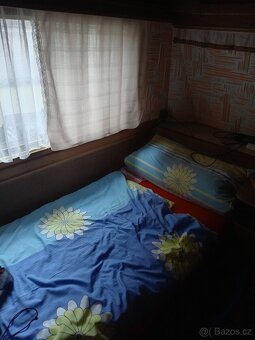 Karavan s dřevěnou přístavbou - 14
