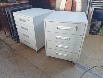 Multifunkční pojízdné regály (dílenský vozík) - 14