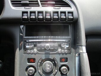 PEUGEOT 3008 Hybrid 4x4 Allure Pano HUD Navi LED - 14
