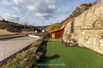 Prodej domu se 3 apartmány, útulným dvorkem, a na skvělé adr - 14