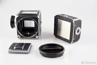 Hasselblad 500C/M chrome telo + WLF + kazeta 120 - 14