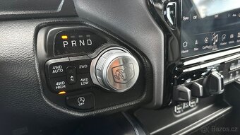 RAM 1500 Laramie 5.7 HEMI eTorque – 2023 | Luxusní výbava - 14