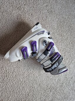 Lyžařský komplet - lyže 130, boty, hůlky, helma, brýle - 14