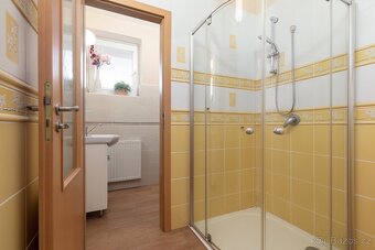 Prodej rodinného domu 270 m², pozemek 1000 m², Komárov - 14