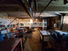 Exkluzívne ponúkame unikátnu historickú usadlosť Sivá Brada - 14