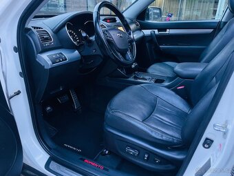 Kia Sorento 2.2D 4x4 AUT 7MÍST KAMERA VÝHŘEV TAŽNÉ SERVISKA - 14