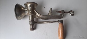 Mlýnky na maso vel.5,mlýnek na mák a odšťavňovač - 14
