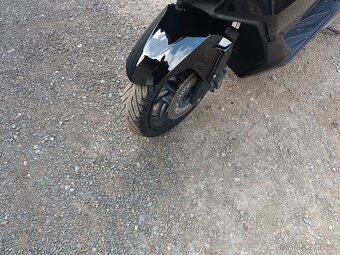 Honda Forza 125i rv. 2018 CZ doklady v ceně černá 2 - 14