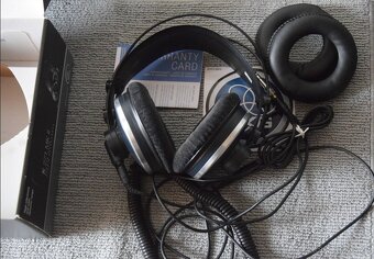 Profesionální sluchátka AKG K271 MKII, kabely, sada náušníků - 14