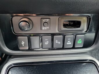 Mitsubishi Outlander 2.4 PHEV 4x4, LED, KAMERA, TAŽNÉ - 14