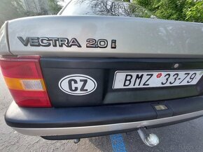 Opel Vectra 2,0 GL sedan 1992 - 14
