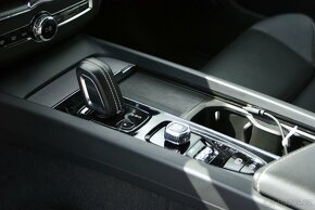 Volvo XC60 B4 Diesel R-DESIGN AWD DPH ODPOČET MOŽNÝ + ZÁRUKA - 14
