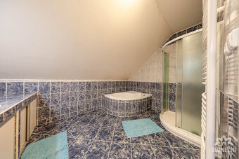 Samostatně stojící rodinný dům 5+1 na pozemku 621 m², obec V - 14