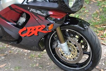 Honda CBR 900RR Fireblade SC28 - 14